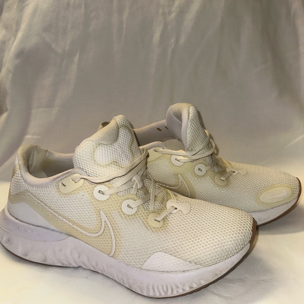 Nike Renew Men’s Cream and White Athletic Running Shoes size 11.5 - Picture 2 of 8